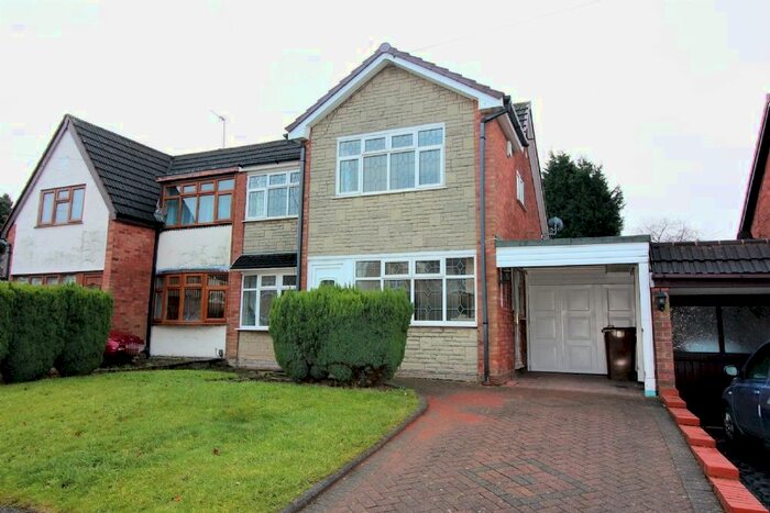 3 Bedroom Semi-Detached House To Rent In Rothesay Way, Willenhall, WV12
