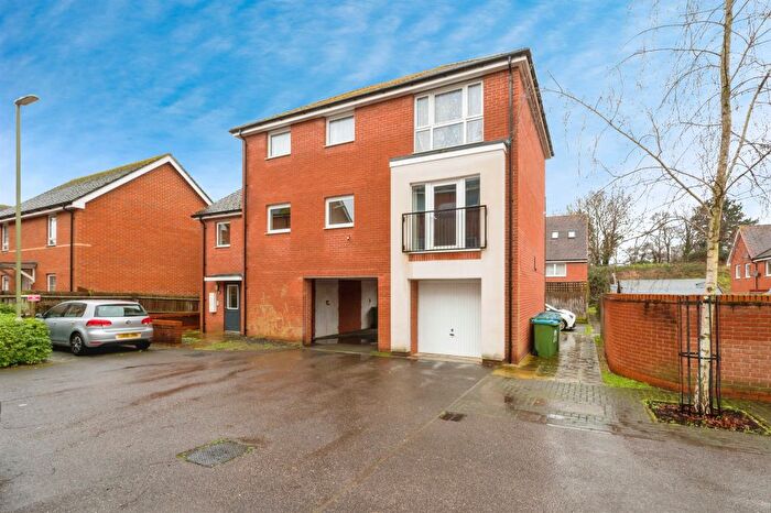 2 Bedroom Flat For Sale In Wilroy Gardens, Southampton, SO16
