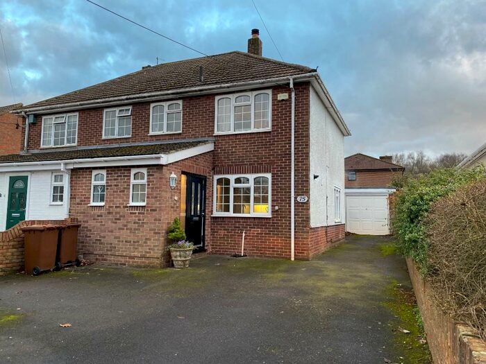 3 Bedroom Semi-Detached House To Rent In Chestnut Avenue, Chatham, Kent, ME5