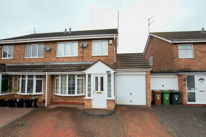 3 Bedroom Semi-Detached House To Rent In Oakley Drive, Wellingborough, NN8