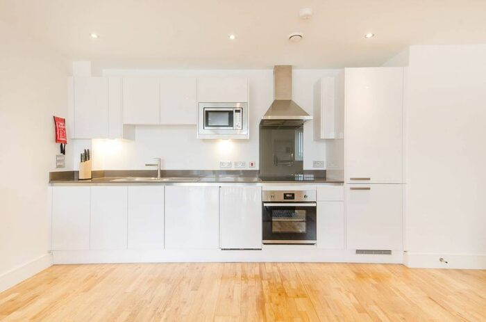 2 Bedroom Flat To Rent In Dowells Street, Greenwich, London SE10