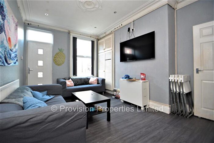 6 Bedroom Terraced House To Rent In Queens Road, Hyde Park, Leeds, LS6