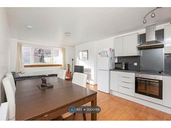3 Bedroom Flat To Rent In Westfield Road, Edinburgh, EH11