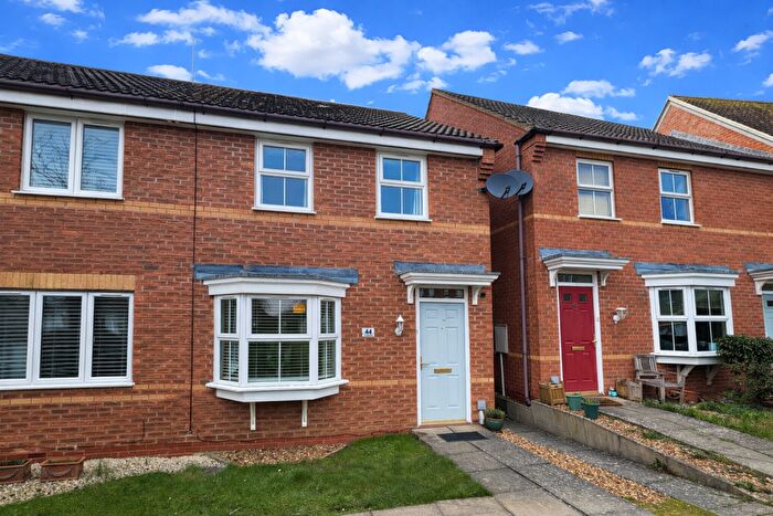 3 Bedroom Semi-Detached House For Sale In Treefields, Buckingham, MK18