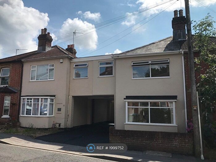 4 Bedroom Semi-Detached House To Rent In St Annes Road, Southampton, SO19
