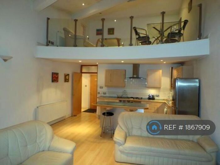 2 Bedroom Flat To Rent In Sowerby Street, Halifax, HX6