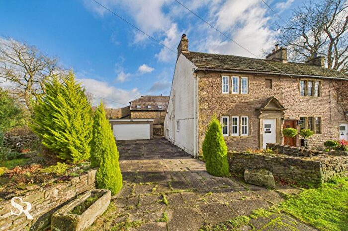 2 Bedroom End Of Terrace House For Sale In Crossings Road, Chapel-En-Le-Frith, SK23