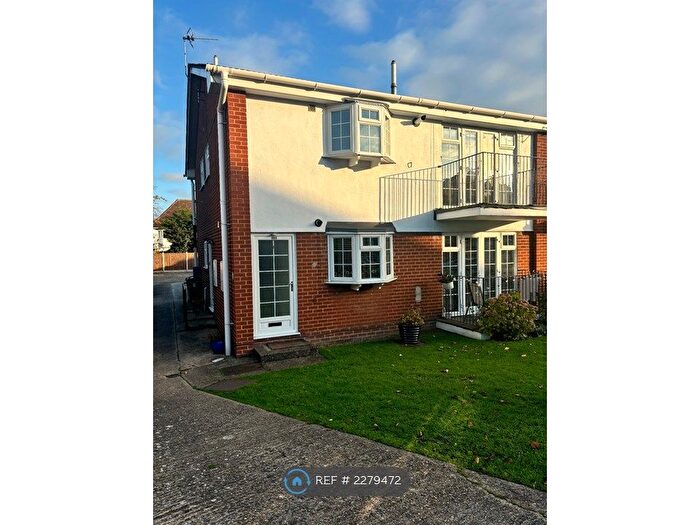 2 Bedroom Flat To Rent In Leigh Cliff Road, Leigh-On-Sea, SS9