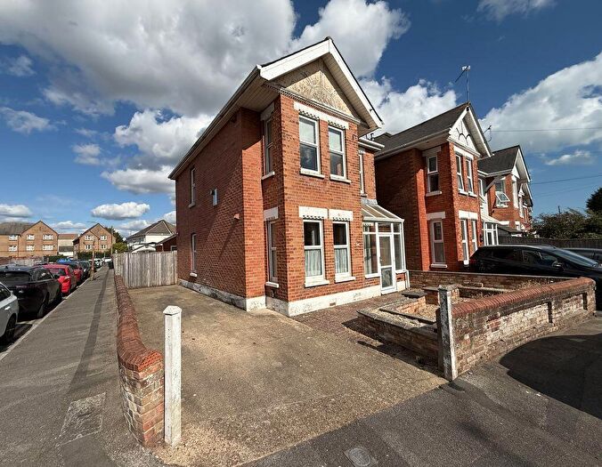 4 Bedroom Detached House For Sale In Colville Road, Pokesdown, BH5