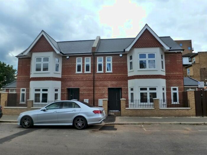 2 Bedroom Semi-Detached House To Rent In Queens Road, Hounslow, TW3