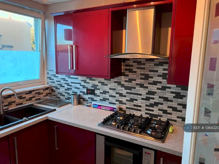 2 Bedroom Flat To Rent In Knee Hill Crescent, London, SE2