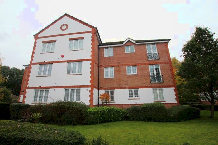 3 Bedroom Apartment To Rent In Chertsey, KT16