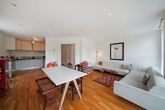 2 Bedroom Flat To Rent In Palmers Road, London, E2