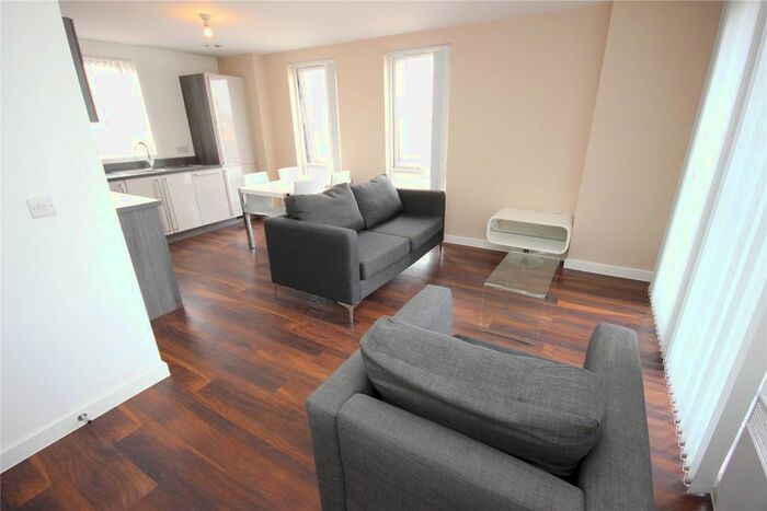 3 Bedroom Flat To Rent In Derwent Street, Salford, M5