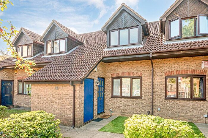 2 Bedroom Terraced House To Rent In Varsity Drive, Twickenham, TW1