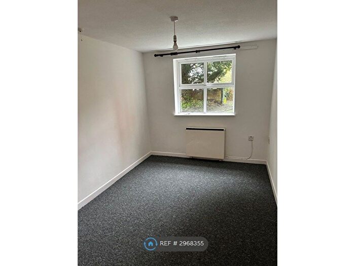 1 Bedroom Flat To Rent In Dumbarton House Court, Swansea, SA1