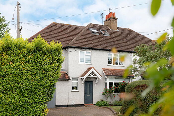 6 Bedroom Semi-Detached House For Sale In Dundale Road, Tring, Hertfordshire, HP23