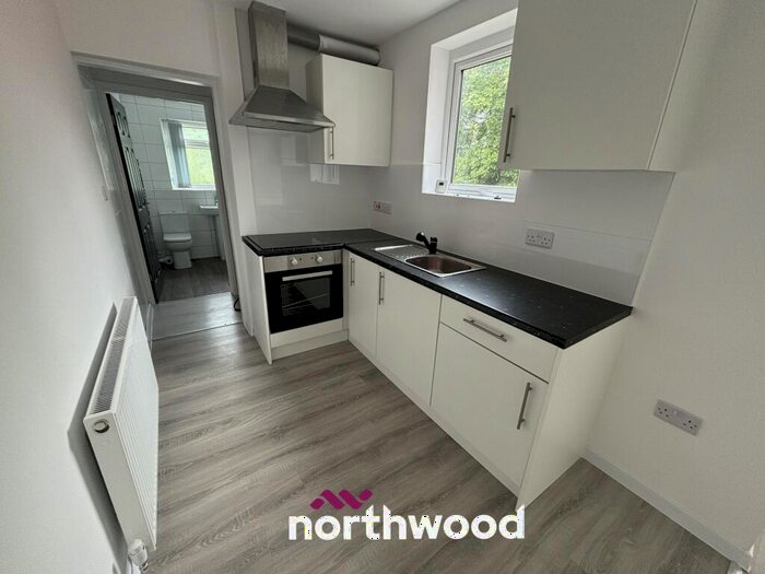 2 Bedroom Flat To Rent In Station Road, Dunscroft, Doncaster, DN7