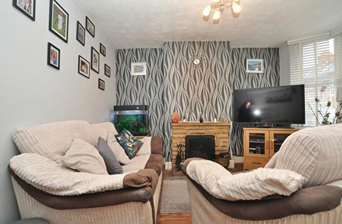 3 Bedroom Terraced House For Sale In Balmoral Road, Hitchin, SG5