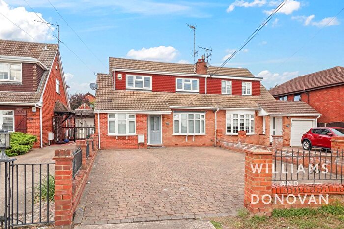 4 Bedroom Chalet For Sale In High Road, South Benfleet, SS7