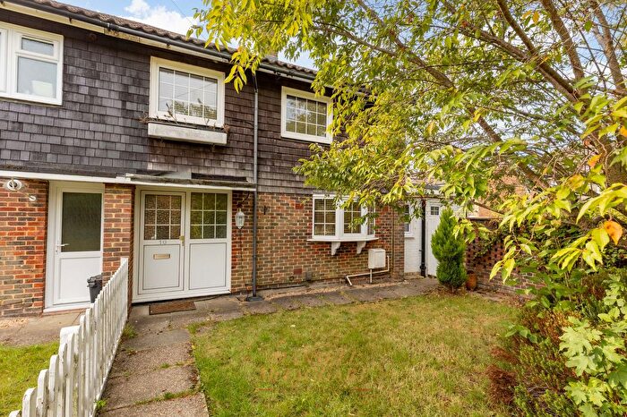 3 Bedroom End Of Terrace House For Sale In Holly Close, Crawley, RH10