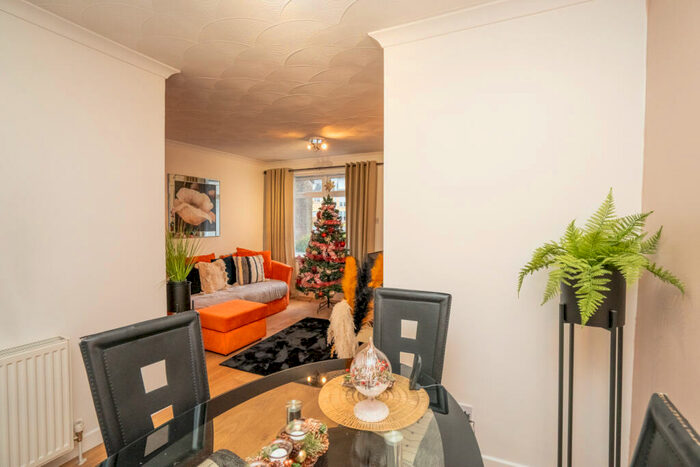 1 Bedroom Flat For Sale In Grantown Gardens, Glenmavis, ML6