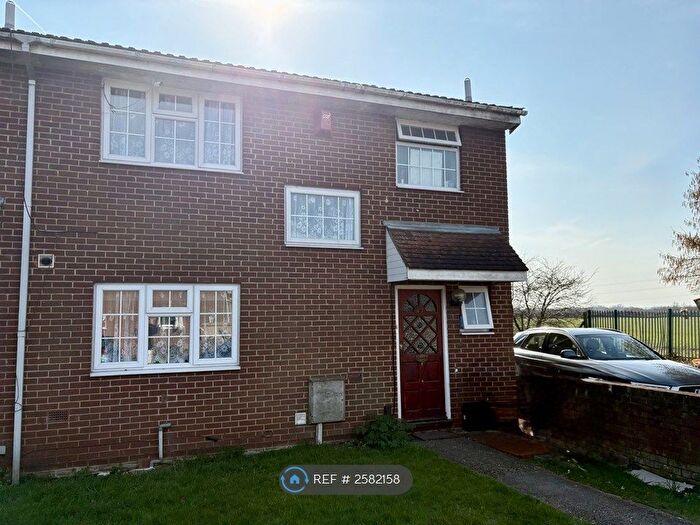 3 Bedroom End Of Terrace House To Rent In Rayners Close, Colnbrook, Slough, SL3