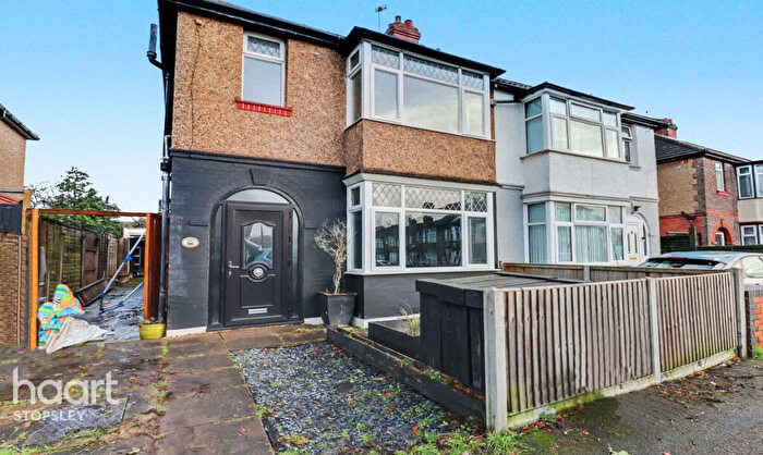 3 Bedroom Semi Detached House For Sale In Sunridge Avenue, Luton, LU2