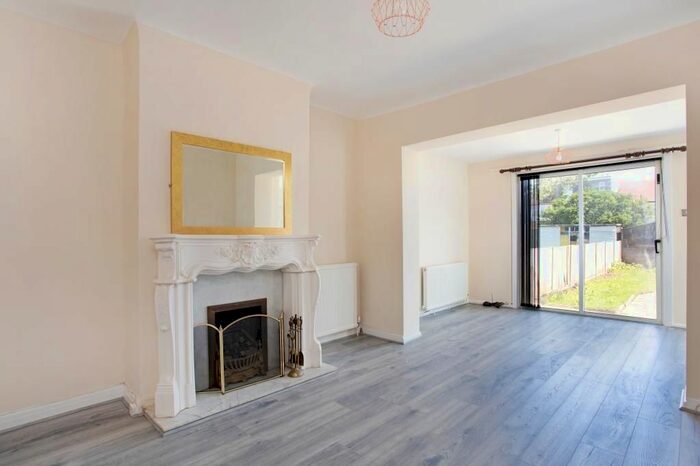 3 Bedroom Flat To Rent In Sancroft Road, Harrow, HA3