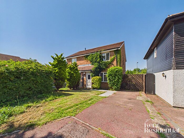 3 Bedroom Semi-Detached House To Rent In Ellenswood Close, Downswood, ME15