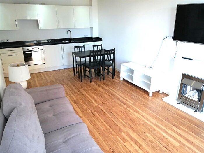 2 Bedroom Flat To Rent In The Exchange, Salford Quays, M5