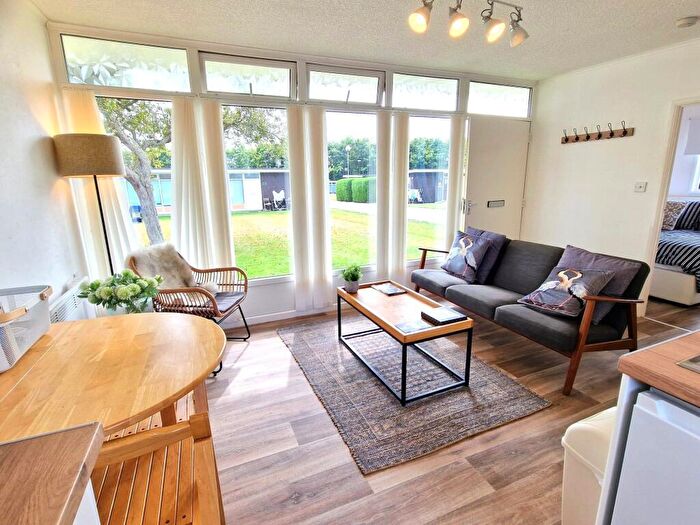 2 Bedroom Park Home For Sale In Yarmouth Rd, Stalham, Norwich, NR12