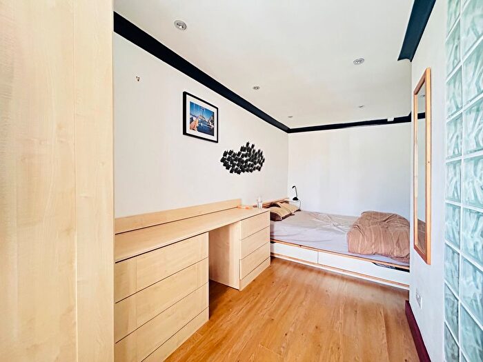 1 Bedroom Flat To Rent In Upper Rock Gardens, Brighton, BN2