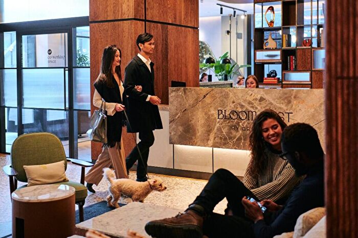 2 Bedroom Apartment To Rent In Nine Elms Lane, London, SW11