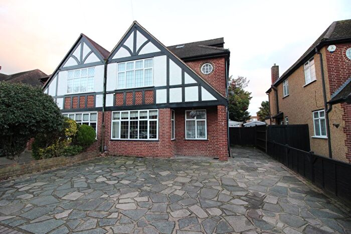 4 Bedroom Semi-Detached House For Sale In Columbia Avenue, Worcester Park, KT4