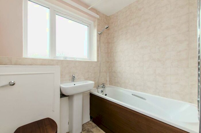 1 Bedroom Flat To Rent In Little Dimocks, Balham, London, SW12