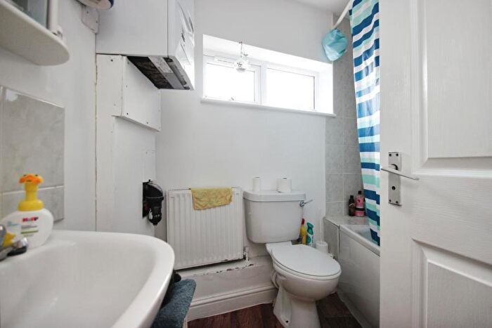 2 Bedroom Flat To Rent In Ashton Road - Bedminster, BS3