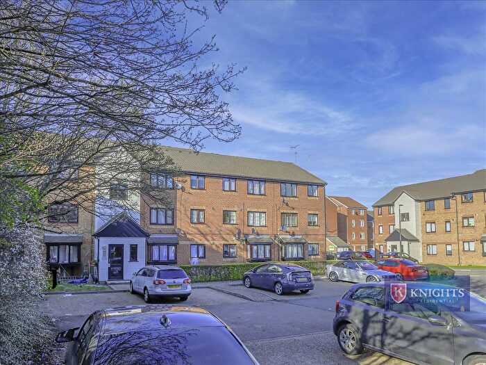 1 Bedroom Flat To Rent In Plowman Close, London, N18