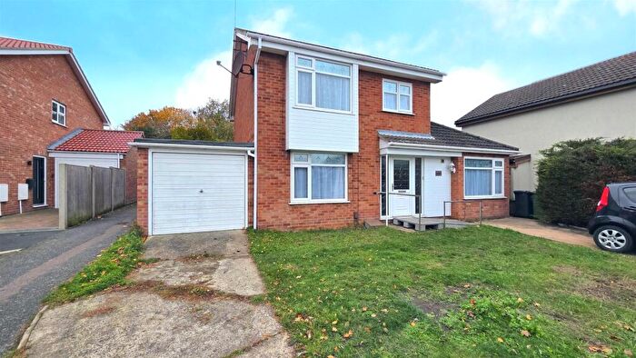 3 Bedroom Detached House For Sale In Whinchat Way, Bradwell, NR31