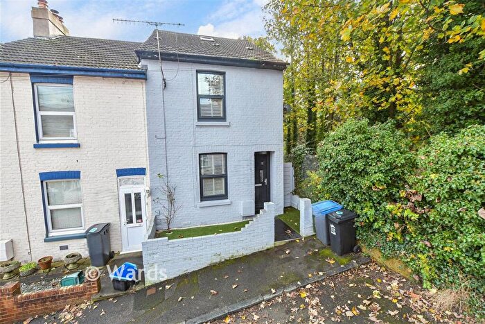 3 Bedroom End Of Terrace House For Sale In Oswald Place, Dover, Kent, CT17