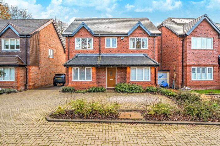 4 Bedroom Detached House For Sale In Porkele Place, Caterham, CR3