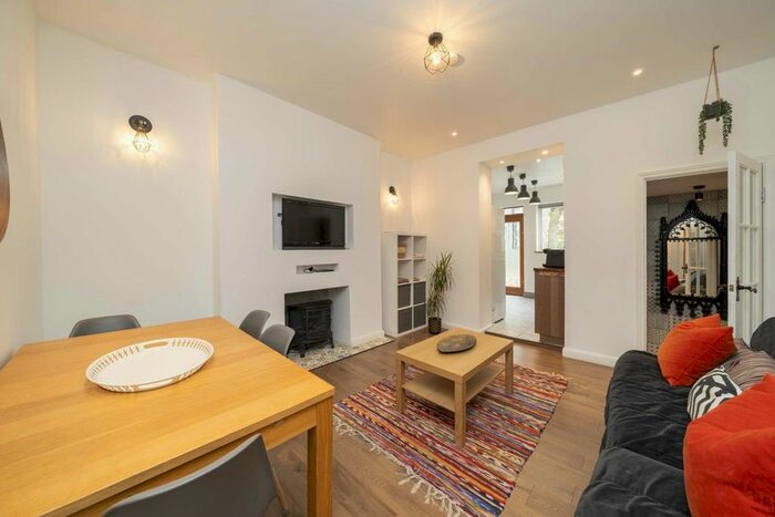 2 Bedroom Flat To Rent In Edith Road, London, W14