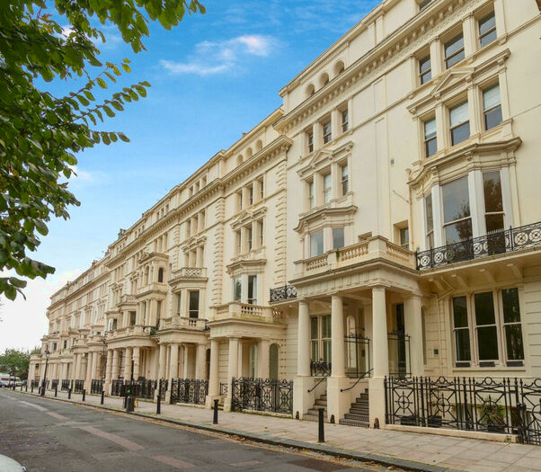 2 Bedroom Flat To Rent In Palmeira Square, BN3