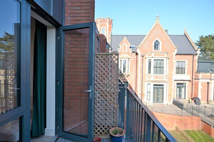 1 Bedroom Flat To Rent In Nixey Close, Slough, Berkshire, SL1