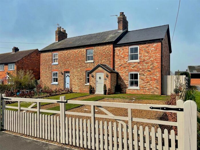 4 Bedroom Semi-Detached House For Sale In Raskelf, York, YO61