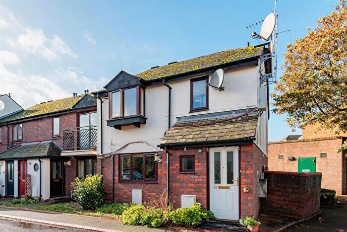 2 Bedroom Flat To Rent In Boleyn Close, Walthamstow, E17