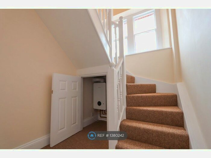 2 Bedroom Flat To Rent In Haberfield House, Bristol, BS8