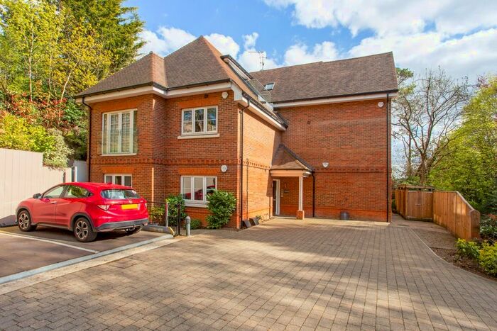 2 Bedroom Flat To Rent In Frensham Road, Lower Bourne, Farnham, GU9