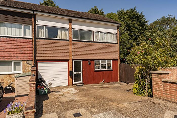 4 Bedroom End Of Terrace House For Sale In Contessa Close, Orpington, BR6
