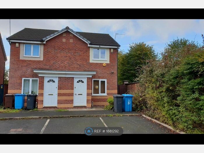 2 Bedroom Semi-Detached House To Rent In Velour Close, Manchester, M3